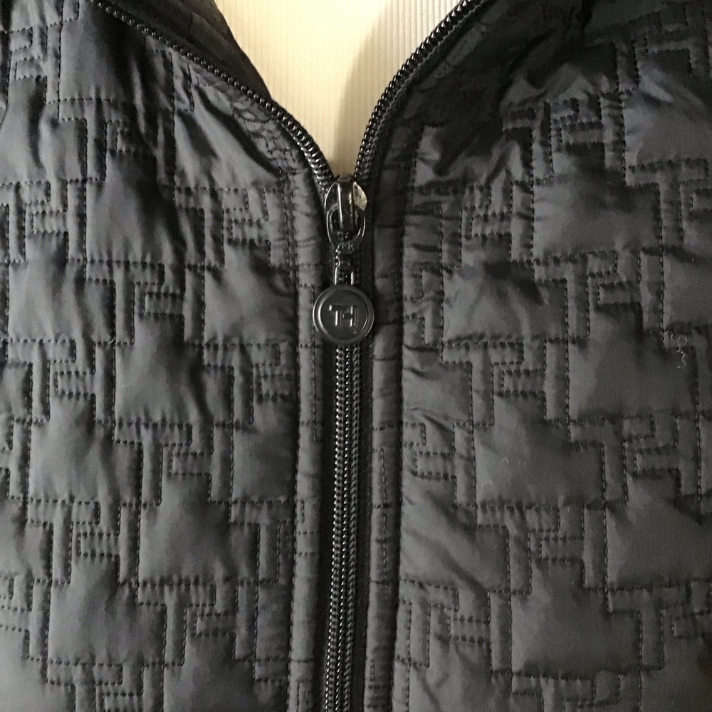 Vintage Tommy Hilfiger Quilted Vest Jacket MEDIUM Black Nylon Sleeveless TH Logo - Picture 4 of 16
